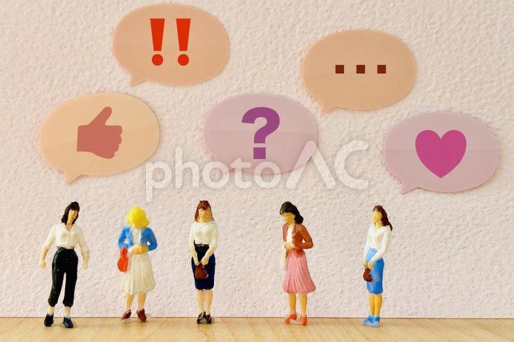 お喋りが大好きな女性のコミュニケーション お喋りが大好きな女性のコミュニケーション 女性,女,コミュニケーションの写真素材