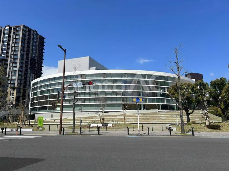 福岡市民ホールと須崎公園前交差点 福岡市民ホール,福岡市民会館,継承の写真素材