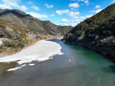 高知県越知町 仁淀川と片岡沈下橋 高知県越知町 仁淀川と片岡沈下橋 片岡沈下橋,沈下橋,橋の写真素材