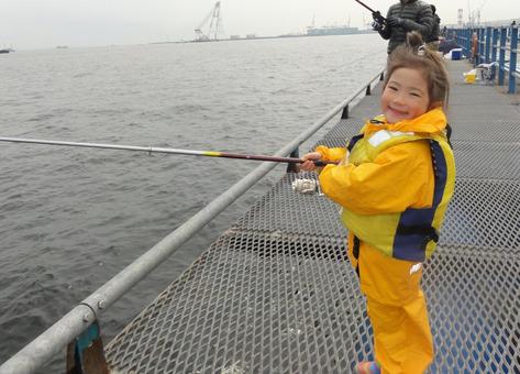 Menina que gosta de pesca marítima B, instalações de pesca do mar, cais de pesca do mar, equipamento de pesca, JPG