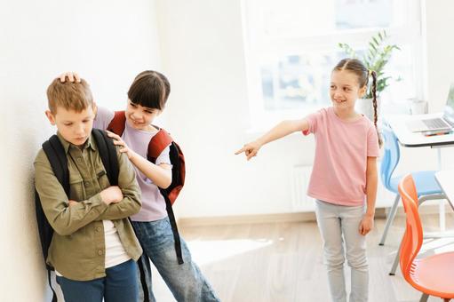 指さす女の子 男の子,女の子,子どもの写真素材