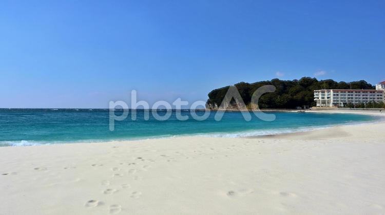 青い海と白い砂浜が美しい白良浜 白良浜,砂浜,青空の写真素材
