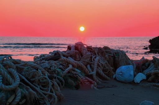 夕景・夕陽/海岸漂着ゴミ 夕景・夕陽/海岸漂着ゴミの写真