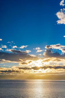 鹿児島　鹿児島湾の早朝の海 鹿児島湾,鹿児島,海の写真素材
