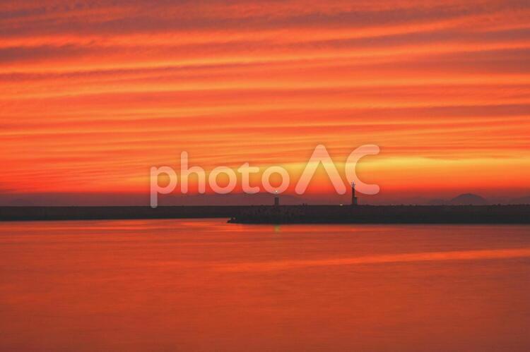 伊予港の夕焼け9 一日,伊予市,伊予港の写真素材