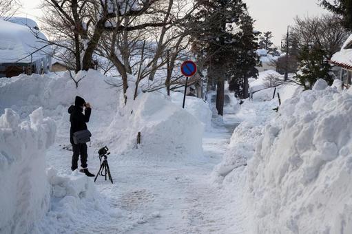 豪雪地帯とカメラマン 豪雪地帯とカメラマン 豪雪地帯,カメラマン,写真家の写真素材