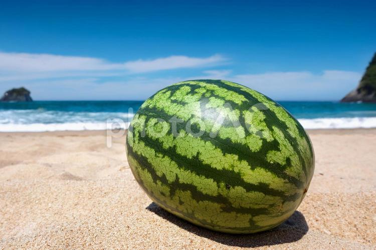 スイカ (1) スイカ,夏,食べ物の写真素材
