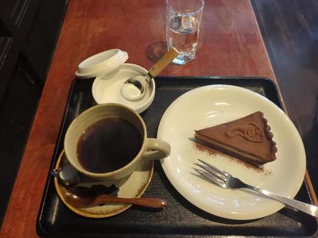 懐かしい椅子と甘い時間 古民家カフェ,カフェ巡り,自家製スイーツの写真素材