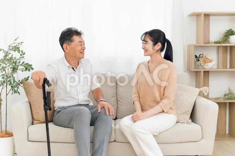 高齢者の男性と若い女性（介護・笑顔） 介護,高齢者,介助の写真素材