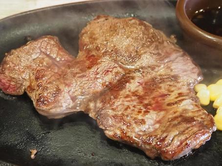 豪快なステーキ 豪快なステーキ ステーキ,ビーフステーキ,外食の写真素材