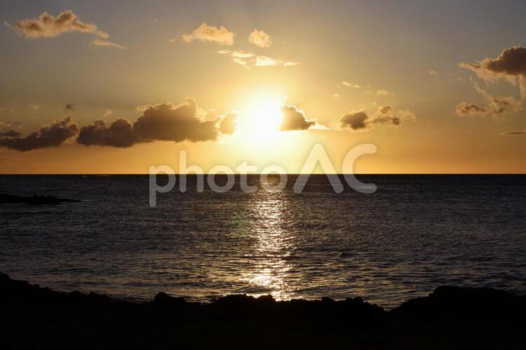 ハワイ島の夕暮れ ハワイ島,ワイコロアビーチ,夕暮れの写真素材