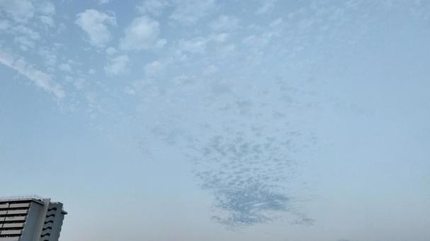 どこかへ向かっていくようなまだら雲 どこかへ向かっていくようなまだら雲の写真