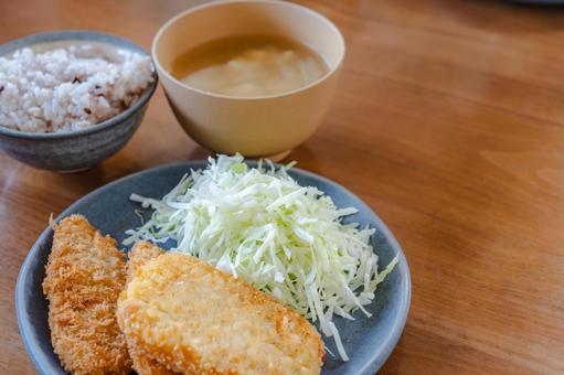 家庭の昼食定食 昼食,定食,フライの写真素材