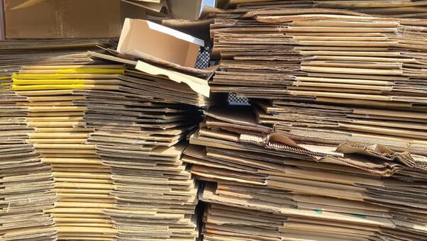 山積みにされた段ボールの箱 段ボール,箱,解体の写真素材