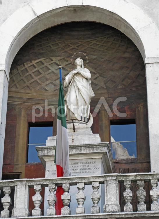 イタリア　モデナ　市庁舎　像 イタリア,モデナ,市庁舎の写真素材