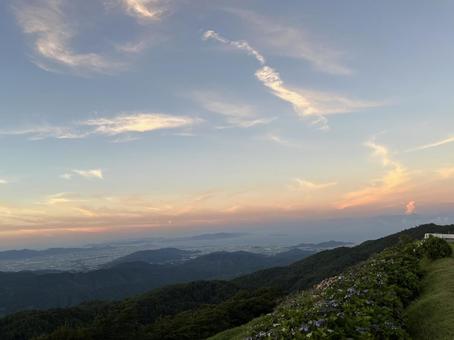 日暮れ時の大川原高原 日暮れ時の大川原高原 徳島県,佐那河内,大川原高原の写真素材