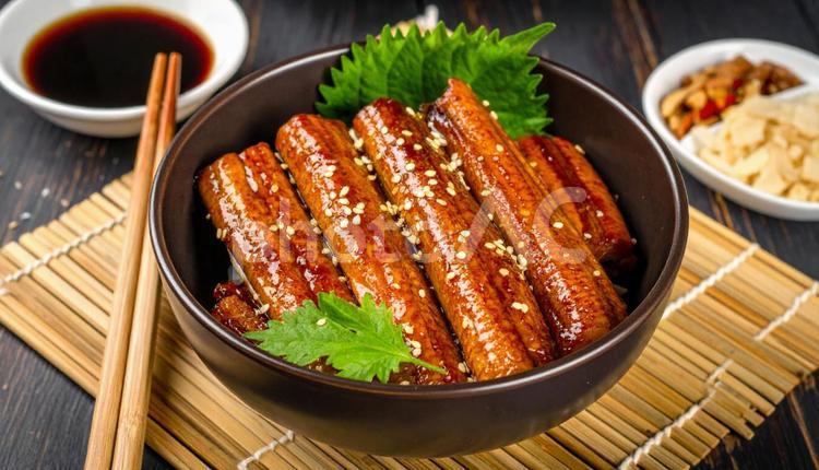 ある魚のかば焼き01 魚,かば焼き,甘ダレの写真素材