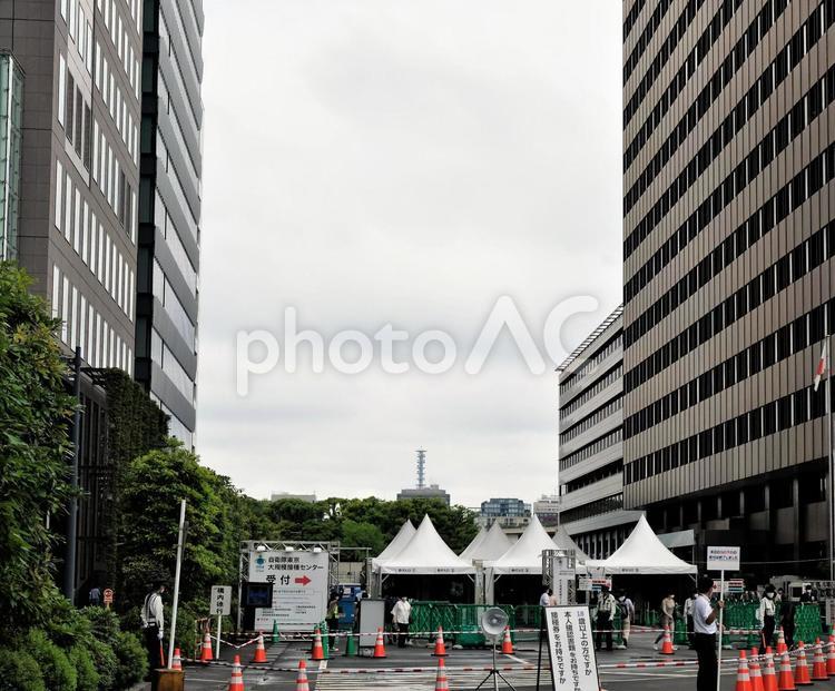 東京都丸の内のコロナワクチン大規模接種会場 コロナワクチン大規模接種会場,ワクチン,テントの写真素材