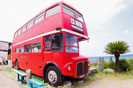 赤いロンドンバスと玄界灘 赤いロンドンバスと玄界灘 ロンドンバス,赤い,車の写真素材