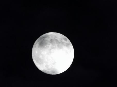 中秋の名月 夜空に輝く満月☺︎ 中秋の名月 夜空に輝く満月☺︎ 中秋の名月,満月,夜空の写真素材