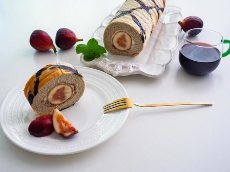 いちじく、ロールケーキ、ミント、赤ワイン いちじく,ロールケーキ,赤ワインの写真素材