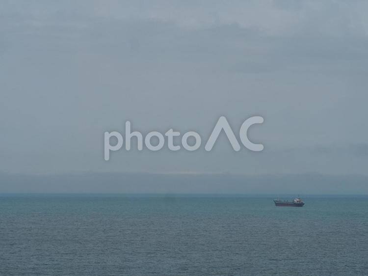 おだやかな日本海　タンカー① 海,うみ,遠景の写真素材