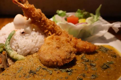 Photo, seafood curry, fried shrimp, ground meat cutlet, 