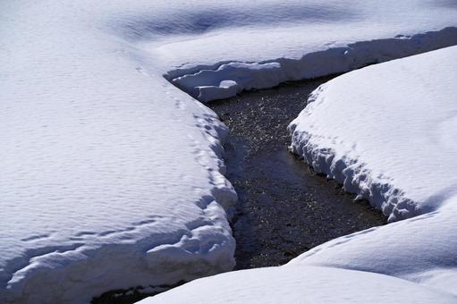 雪と川 雪景色,川,小川の写真素材