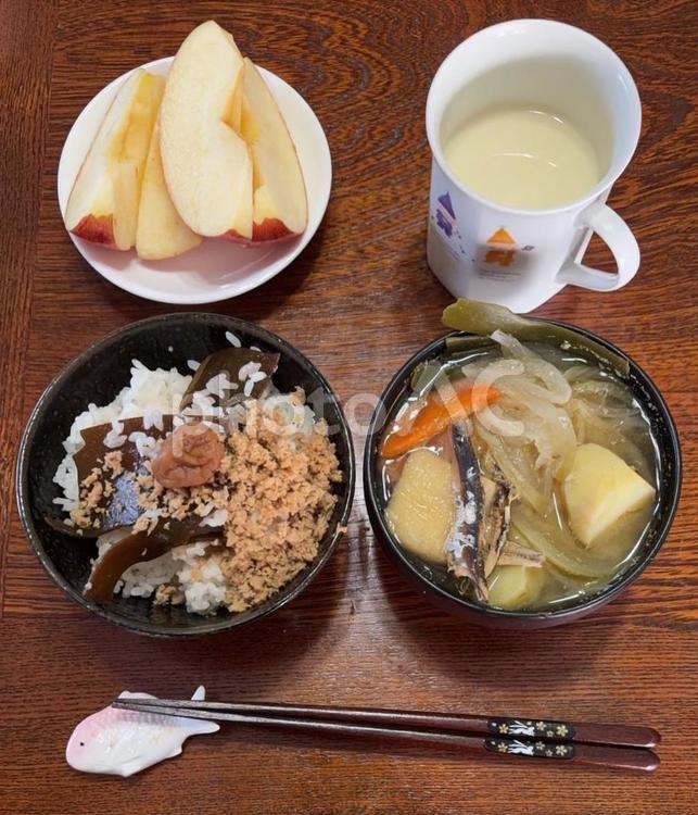 ご飯にさばフレークとかつお梅等の朝食　1 朝食,ご飯,あきたこまちの写真素材