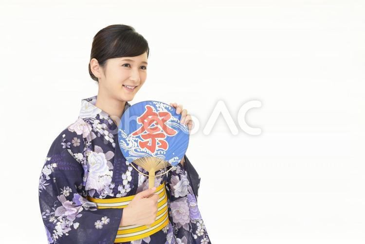 浴衣を着た笑顔の女性 女性,浴衣,着物の写真素材