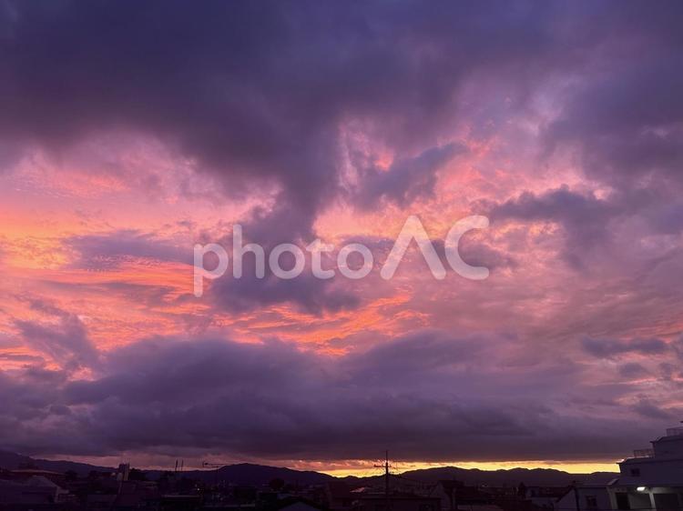 朝日 空,ゴールデンアワー,朝日の写真素材