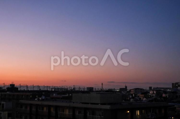 マジックアワーと住宅街 マジックアワー,夕焼け,夕日の写真素材