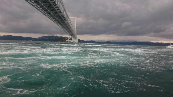 渦潮 渦潮 瀬戸大橋,渦潮,海の写真素材