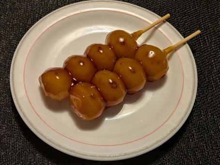 立冬の日の3時のおやつのみたらし団子 餅菓子,和菓子,竹串の写真素材