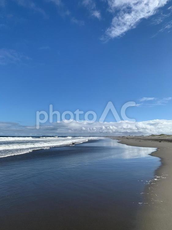 九十九里浜の青空と波打ち際 海,波,砂浜の写真素材
