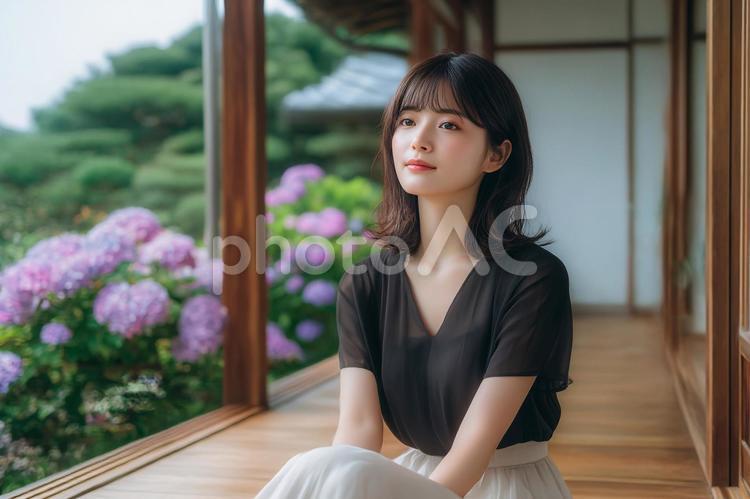 アジサイと日本家屋と女性 紫陽花,アジサイ,女性の写真素材