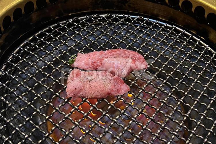焼肉と焼き網 焼肉,牛,ビーフの写真素材