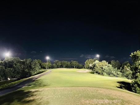 夜のゴルフコースと星空 夜のゴルフコースと星空 ゴルフ場,ゴルフコース,夜景の写真素材