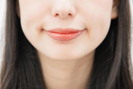 微笑む女性の口元 女性,口元,笑顔の写真素材