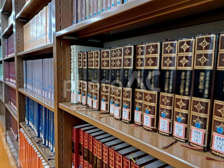 図書館の整列された全集 図書館,本,読書の写真素材