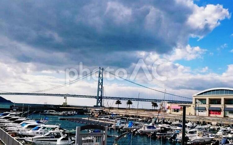 明石海峡大橋を望むヨットハーバー おしゃれ,アウトレット,ショッピングモールの写真素材