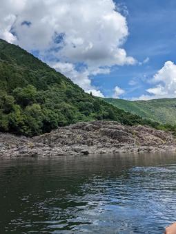 川と山と空 川と山と空の写真
