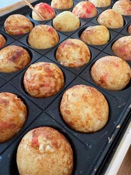 たこ焼きで家族だんらん たこ焼きで家族だんらん 食べ物,料理,タコの写真素材