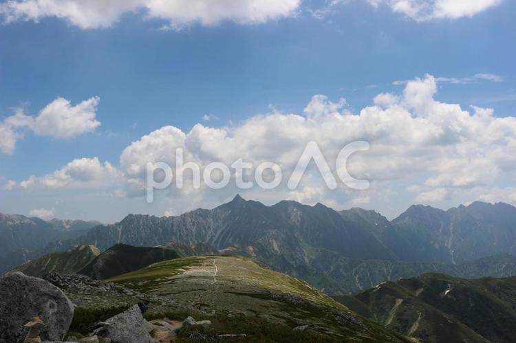 西鎌尾根から槍ヶ岳を臨む 山,山頂,ハイキングの写真素材