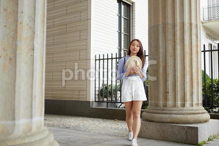 観光地にいる海外旅行中の女性4 海外旅行,女性,日本人の写真素材