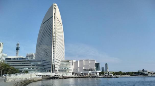 朝の青空とインターコンチとみなとみらい 朝の青空とインターコンチとみなとみらい みなとみらい,インターコンチネンタル,ホテルの写真素材