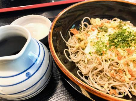 冷やしたぬきそば 冷やしたぬきそば 冷やしたぬき,蕎麦,揚げ玉の写真素材