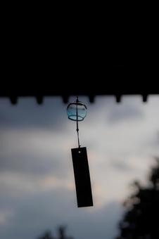 夕暮れの風鈴 風鈴,夕方,夕暮れの写真素材