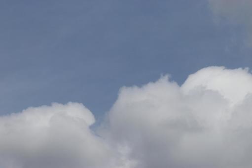 青空に雲 青空に雲の写真