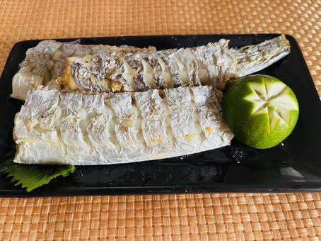 たちうおの塩焼き たちうおの塩焼き 魚,太刀魚,たちうおの写真素材